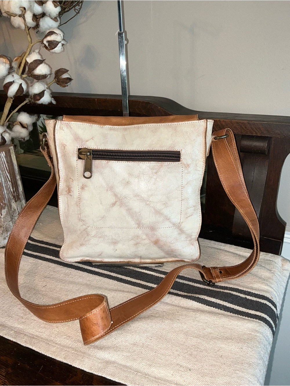 Bed Stu Leather Venice Beach Crossbody Nectar Tan Rustic Retail $240 - Picture 2 of 12